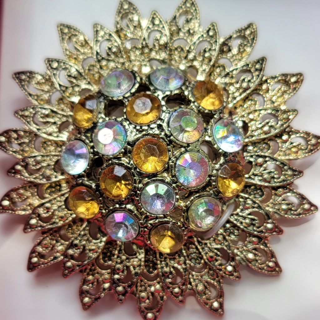 Nib Jaclyn Smith Broach